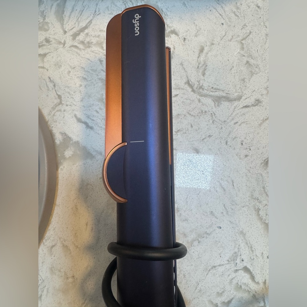 Authentic Dyson air straight - Picture 4 of 7